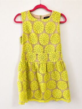 Gracia Neon Yellow Daisy Feminine Embroidered Casual Dress Coquette Party Size S